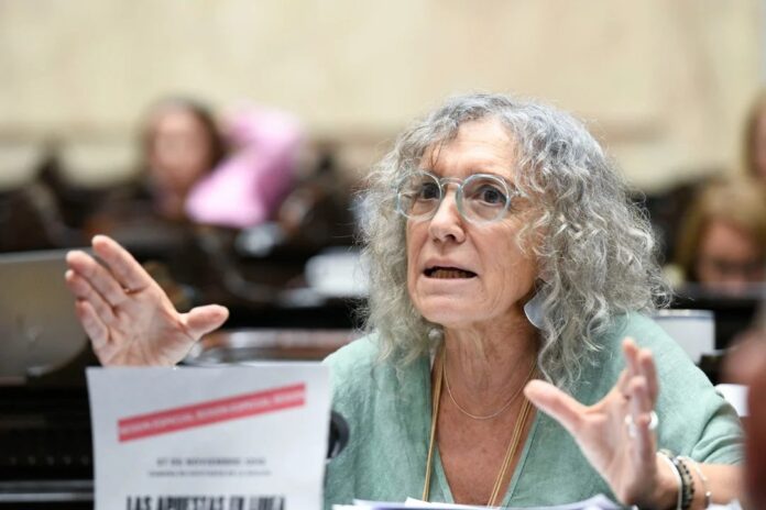 Diputada solicita aclaraciones sobre vuelo de Flávio Bolsonaro en medio de controversia