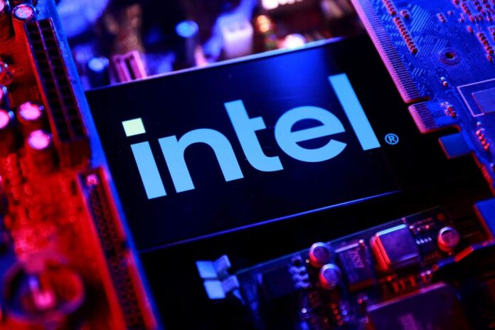 Intel sufre un histórico desplome en Wall Street: acciones caen un 30%