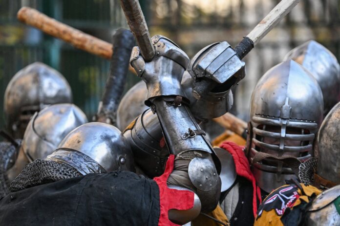 Reviviendo la Historia: Combates Medievales en las Maniobras de Túshino